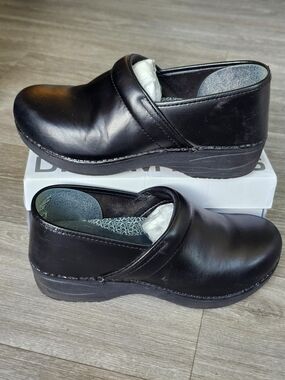 B9 Womens Dansko Pro XP 2.0 Black Leather Platform Clogs Shoes Size 40 US 9-9.5
